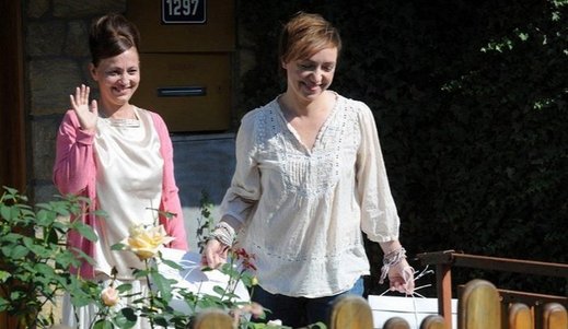 Herečky Alena Mihulová a Tatiana Vilhelmová ve filmu "Domácí péče.