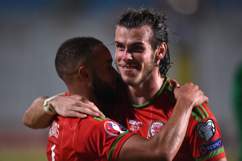 Gareth Bale v dresu Wallesu. 