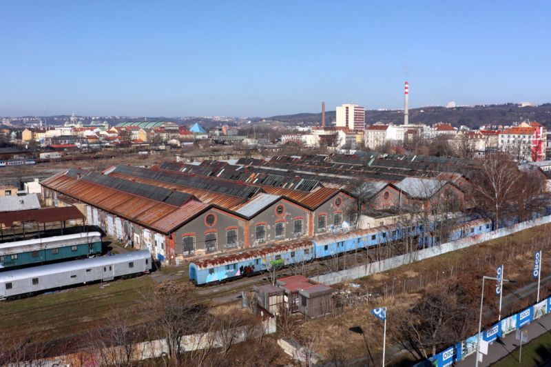 Budovy nádraží Praha-Bubny, ke kterým patří i památkově chráněné části.