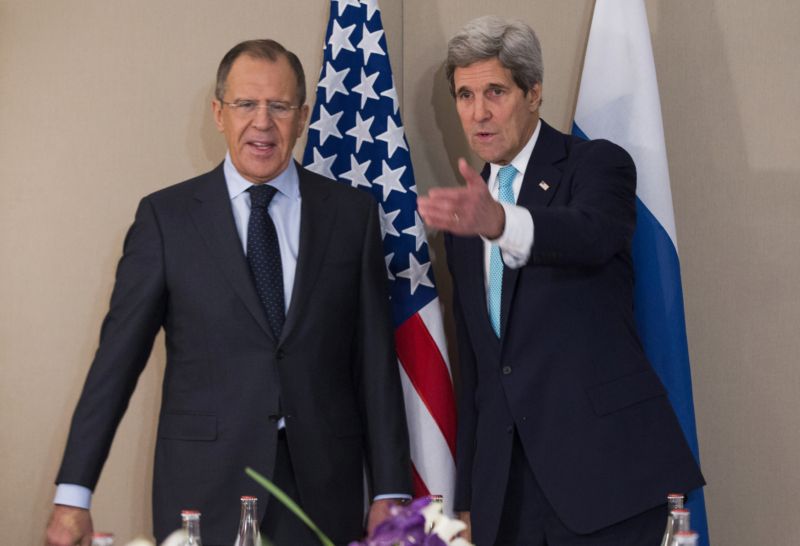 Sergej Lavrov (vlevo) s Johnem Kerrym.