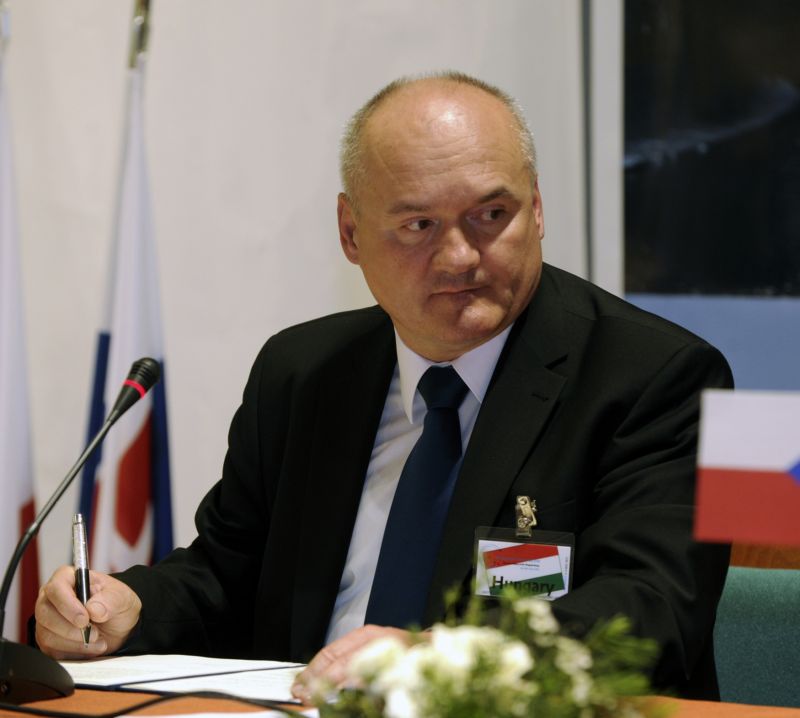 Csaba Hende.