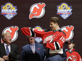 Pavel Zacha při draftu.