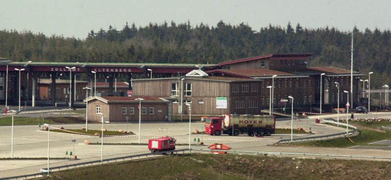 Hraniční přechod Cínovec-Zinnwald. Hraniční přechod Cínovec-Zinnwald.
