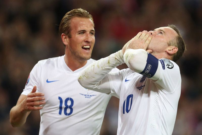 Wayne Rooney slaví padesátý gól v reprezentaci.  