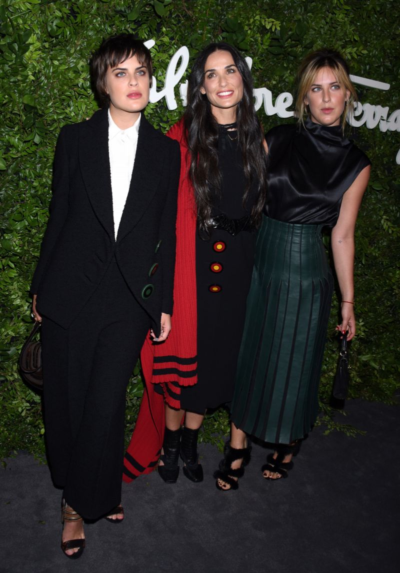 Demi Moore si užívala večer ve společnosti dcer Tallulah (vlevo) a Scout.