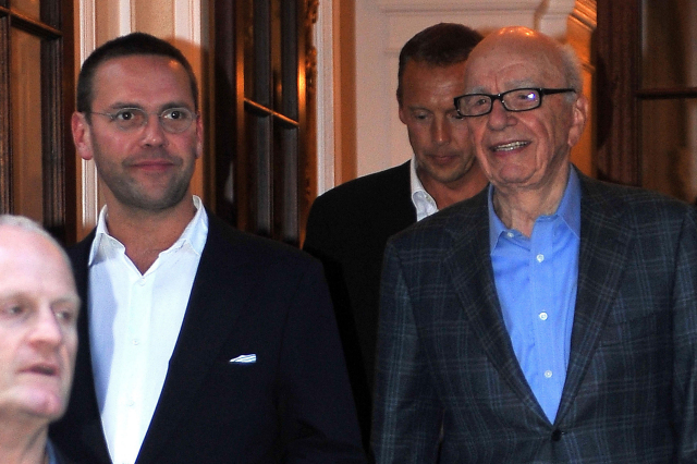 James Murdoch (vlevo), syn mediálního magnáta Ruperta Murdocha (vpravo). James Murdoch (vlevo), syn mediálního magnáta Ruperta Murdocha (vpravo).