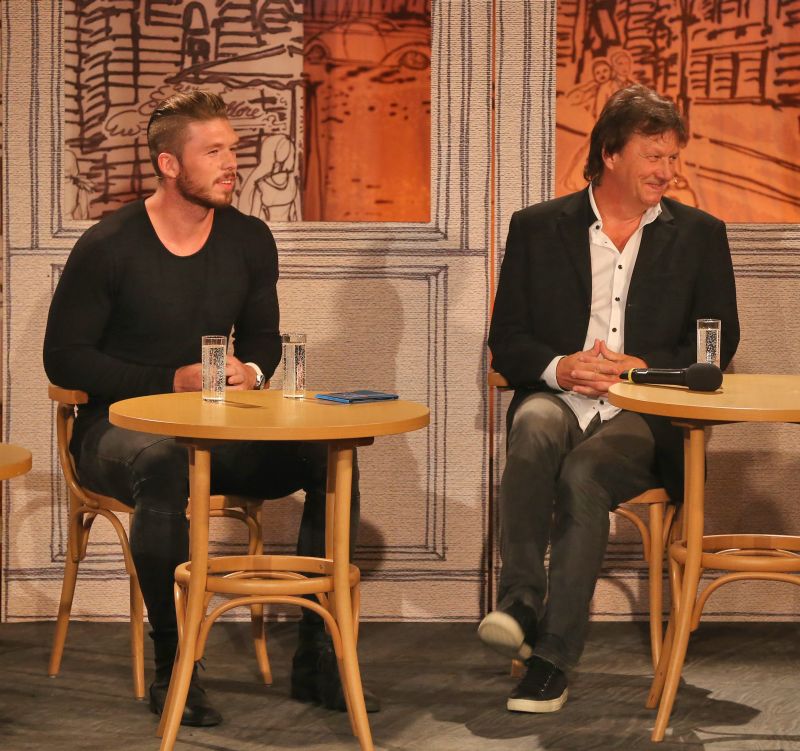 Syn mu moc podobný není.