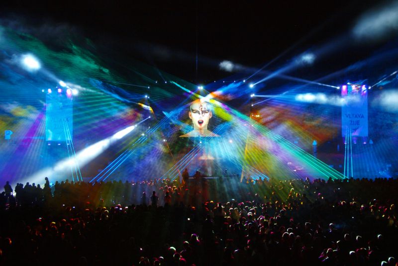 Vyvrcholením letočního ročníku festivalu Vltava žije byla multimediální show Dreaming.