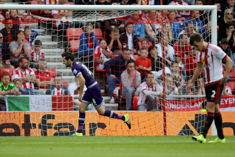 Tottenham porazil Sunderland a připsal si první výhru v sezoně.