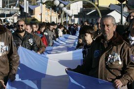 Argentinští váleční veteráni si připomínají prohranou bitvu o nedaleké ostrovy.