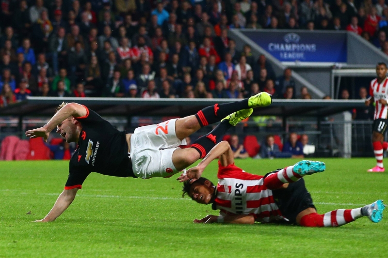 Talentovaný Luke Shaw má před sebou dlouhou pauzu od fotbalu. 