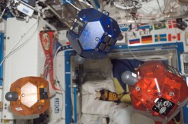 Spheres jsou minidružice o velikosti volejbalového míče.