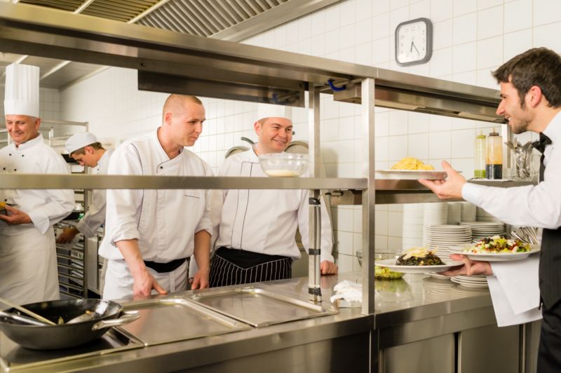 Nejčastější prohřešky restaurací se týkaly sledovanosti a označování potravin. Nejčastější prohřešky restaurací se týkaly sledovanosti a označování potravin.