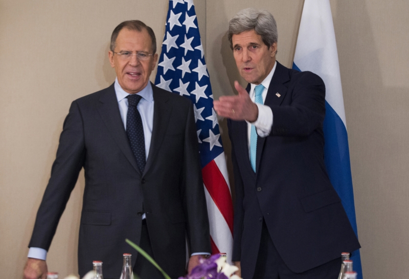 Ministr zahraničí USA John Kerry s ruským protějškem Sergejem Lavrovem.