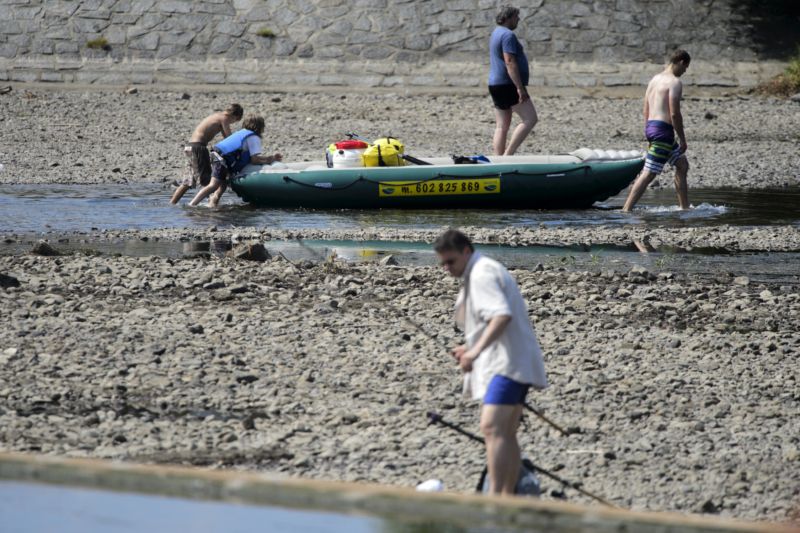 Berounka je s odřeným kýlem splavná na středním toku. Berounka je s odřeným kýlem splavná na středním toku.