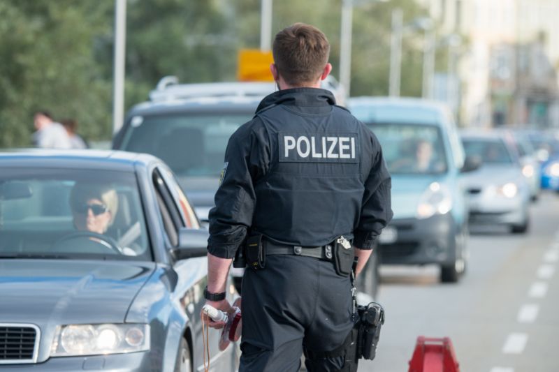 Německo zavedlo hraniční kontroly kvůli převáděčům. Německo zavedlo hraniční kontroly kvůli převáděčům.