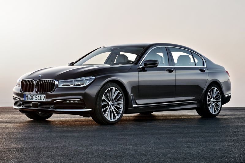 Nová sedmičková řada BMW umí sama zaparkovat.