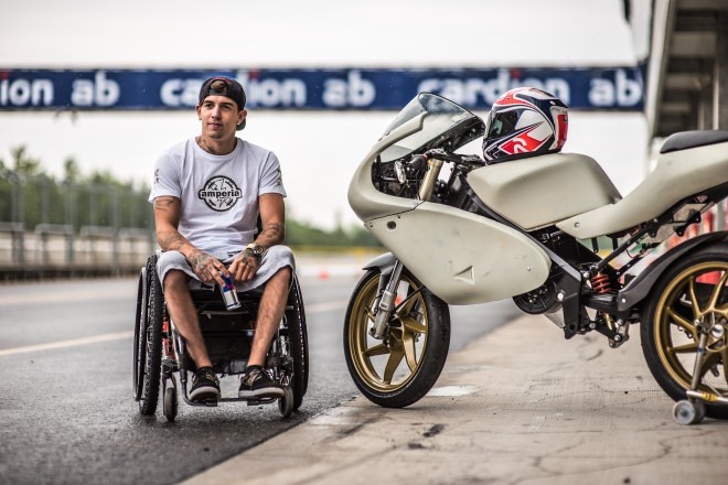 Lukáš Šembera sní o tom, že se opět projede na motocyklu.