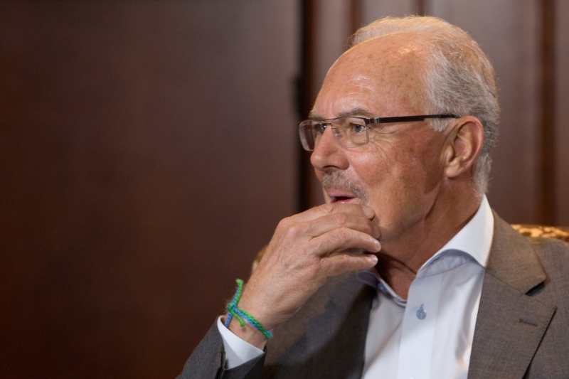 Fotbalová legenda a bývalý kapitán německého národního týmu Franz Beckenbauer je přesvědčen, že navzdory obrovským příjmům v Premier League hrají ti nejlepší hráči stále mimo nejvyšší anglickou soutěž. Fotbalová legenda a bývalý kapitán německého národního týmu Franz Beckenbauer je přesvědčen, že navzdory obrovským příjmům v Premier League hrají ti nejlepší hráči stále mimo nejvyšší anglickou soutěž.