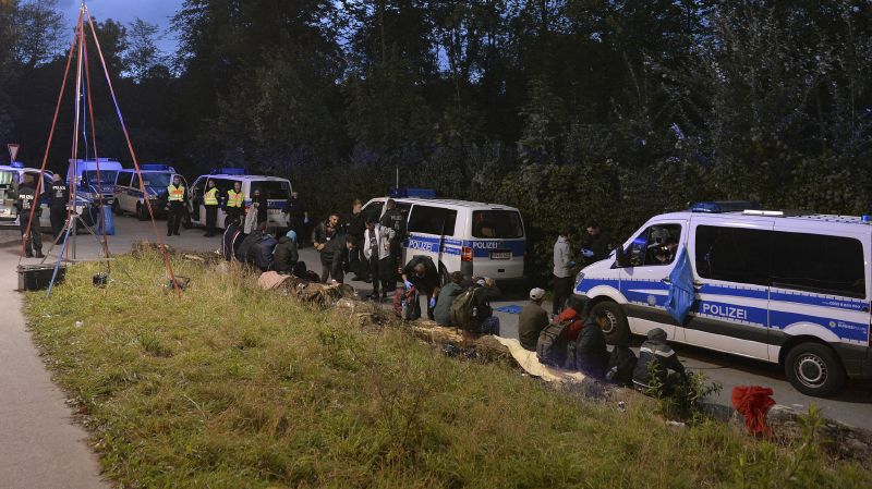 Imigranti na rakousko-německých hranicích.