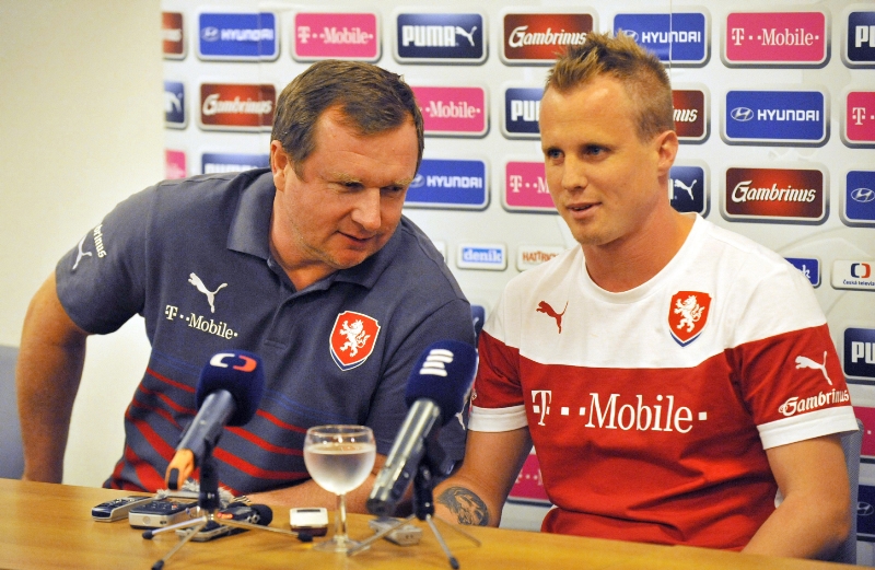 Pavel Vrba (vlevo) si promluvil s Davidem Limberským.