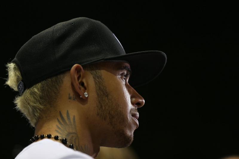 Lewis Hamilton může dorovnat počet vítězství Ayrtona Senny.