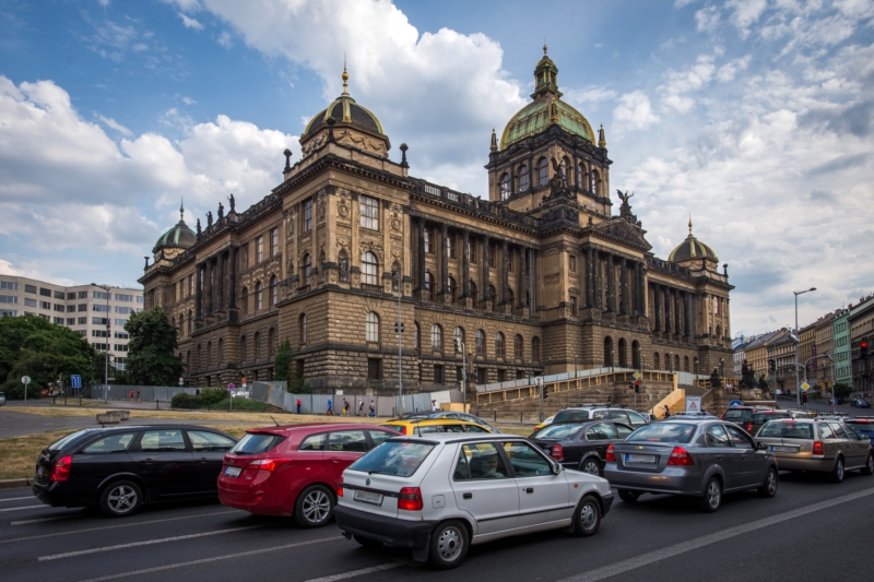 Magistrála ve směru k Národnímu muzeu bude svedena do jednoho jízdního pruhu (ilustrační foto).