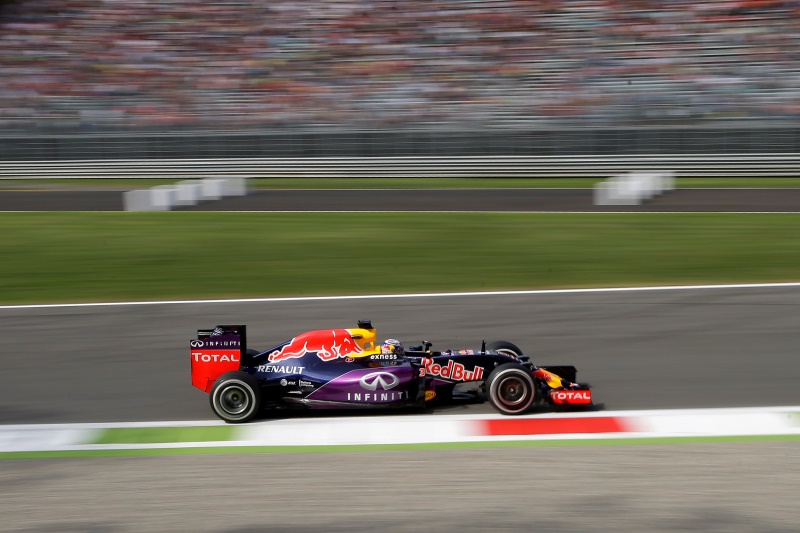 Stáj Red Bull hrozí odchodem z formule 1. Stáj Red Bull hrozí odchodem z formule 1.