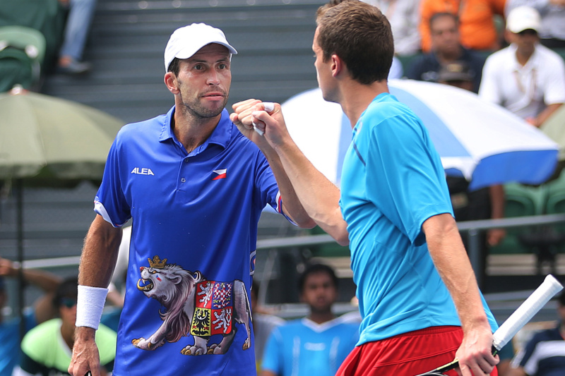 Radek Štěpánek s Adamem Pavláskem při daviscupové čtyřhře. Radek Štěpánek s Adamem Pavláskem při daviscupové čtyřhře.