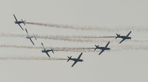 Vystoupení akrobatické skupiny z Polska.