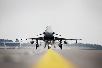 Německý Eurofighter startuje.