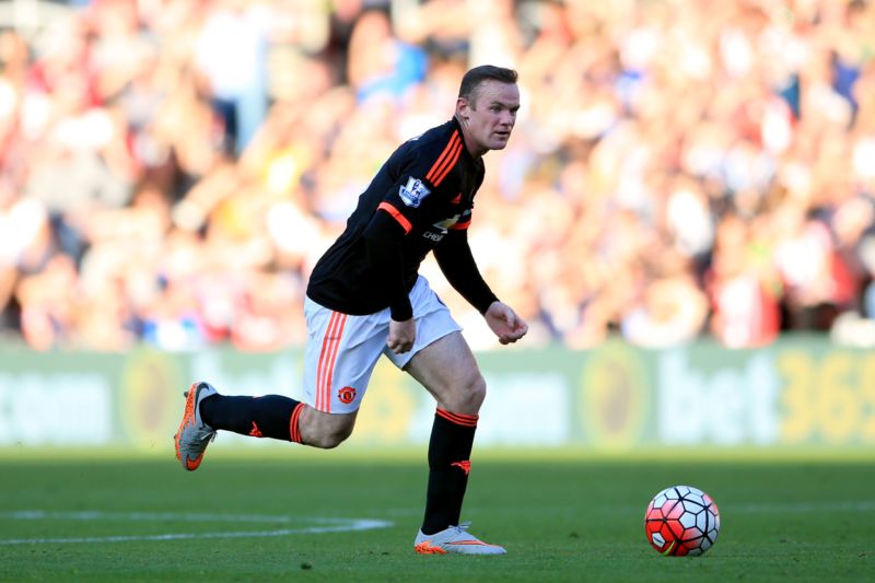 Kapitán United Wayne Rooney. 