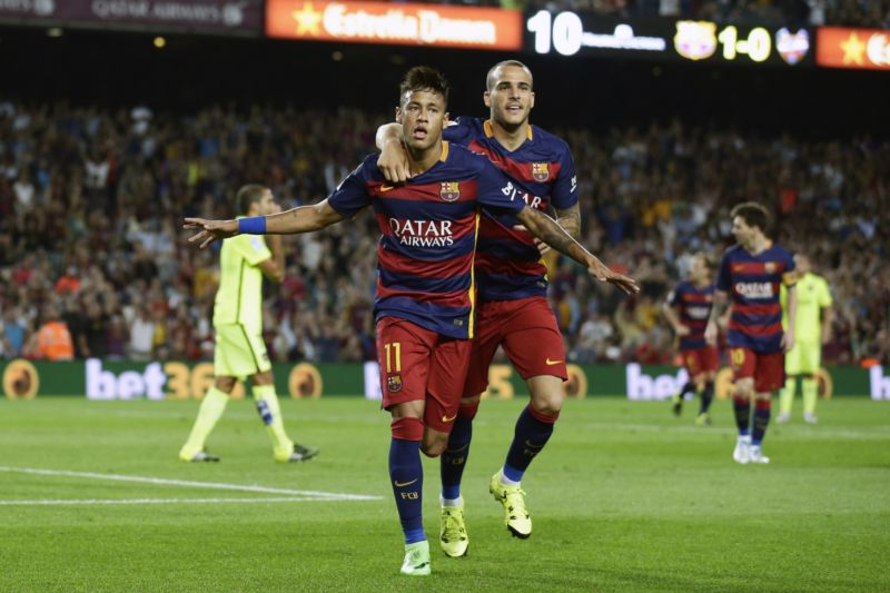 Fotbalisté Barcelony zdolali ve čtvrtém kole španělské ligy Levante 4:1 a dál vedou díky stoprocentní bodové úspěšnosti tabulku o dva body před Realem Madrid. 