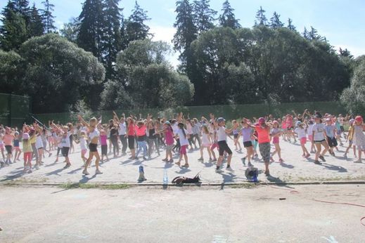 Název nového čeksého rekordu zní: Nejvíce lidí z jedné taneční školy tančících společnou choreografii.