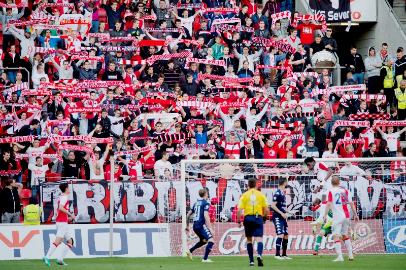 Derby mezi fotbalisty Slavie a Sparty je už týden před zápasem vyprodané. 