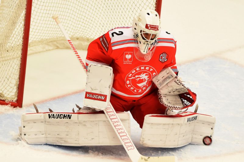 Gólman Třince Peter Hamerlík. 