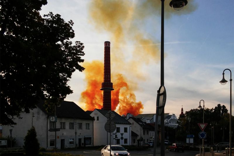 Výbuch v areálu cukrovaru a lihovaru v Dobrovici.