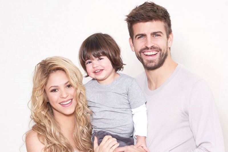 Zpěvačka Shakira s barcelonským obráncem Gerardem Piquém.