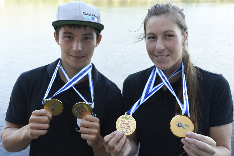 Mistři světa ve vodním slalomu Jiří Prskavec a Kateřina Kudějová.