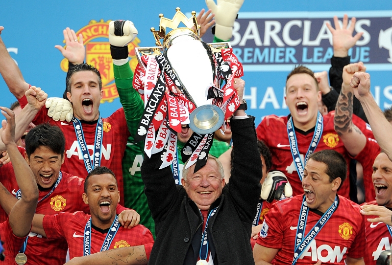 Sir Alex Ferguson při oslavách posledního titulu Manchesteru United z roku 2013. Sir Alex Ferguson při oslavách posledního titulu Manchesteru United z roku 2013.
