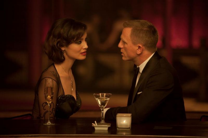 Daniel Craig a Berenice Marloheová v bondovce SKYFALL.