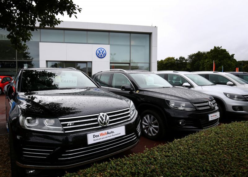 Některé majitele vozů Volkswagen čeká kontrola emisních údajů kvůli skandálu s jejich falšováním (ilustrační foto).