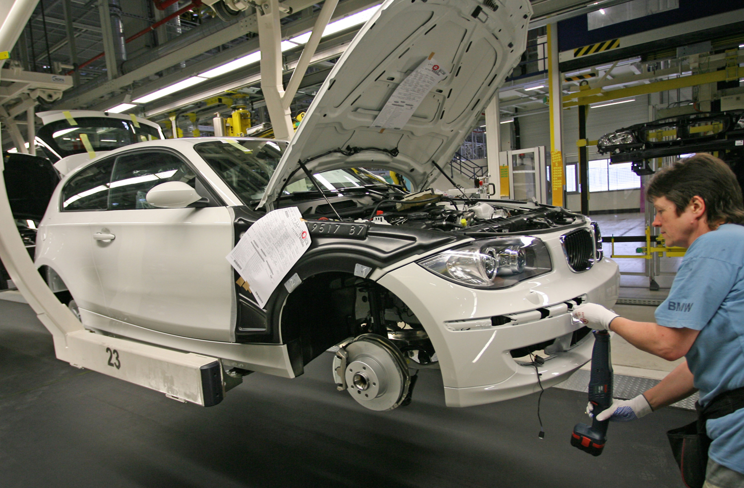 Západoněmecká automobilka BMW vyrábí své vozy i na východě v Lipsku.