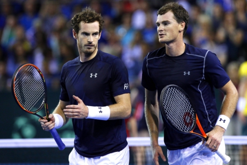 Andy Murray (vlevo) se svým bratrem Jamiem.