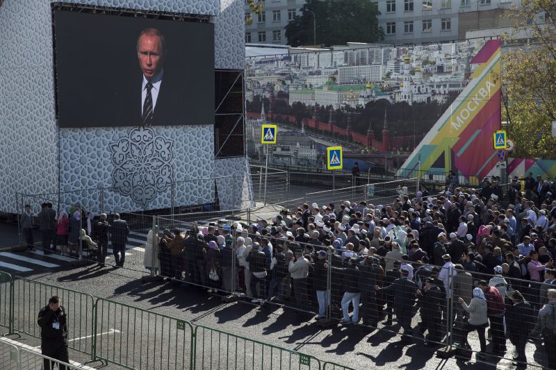 Vladimír Putin při proslovu před největší mešitou Evropy.