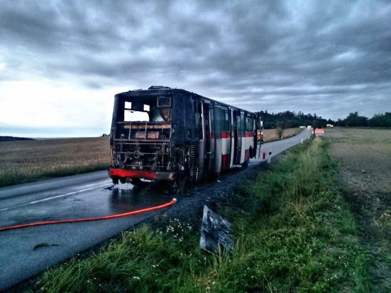 Požár autobusu nikoho nezranil (ilustrační foto).