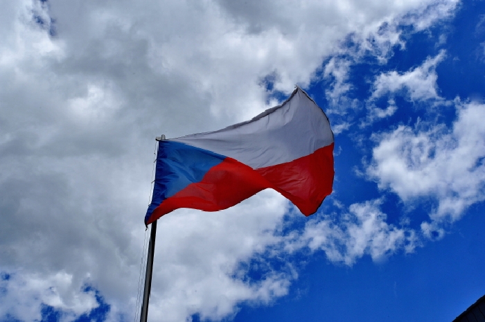 Česká vlajka (ilustrační foto). Česká vlajka (ilustrační foto).