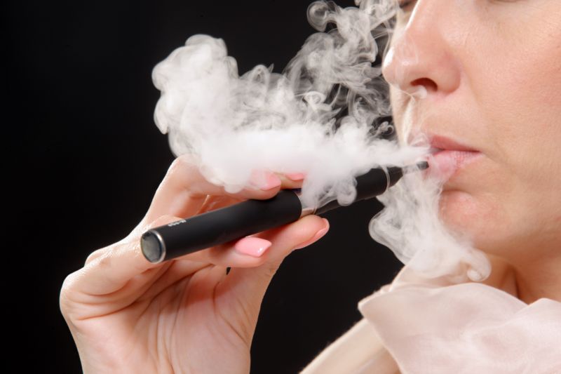 E-cigarety prokazatelně méně škodí zdraví než cigarety klasické.