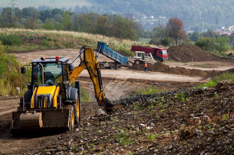 Druhá etapa sanace sesunutého svahu. Druhá etapa sanace sesunutého svahu.