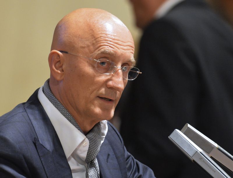Senátor Ivo Valenta.
